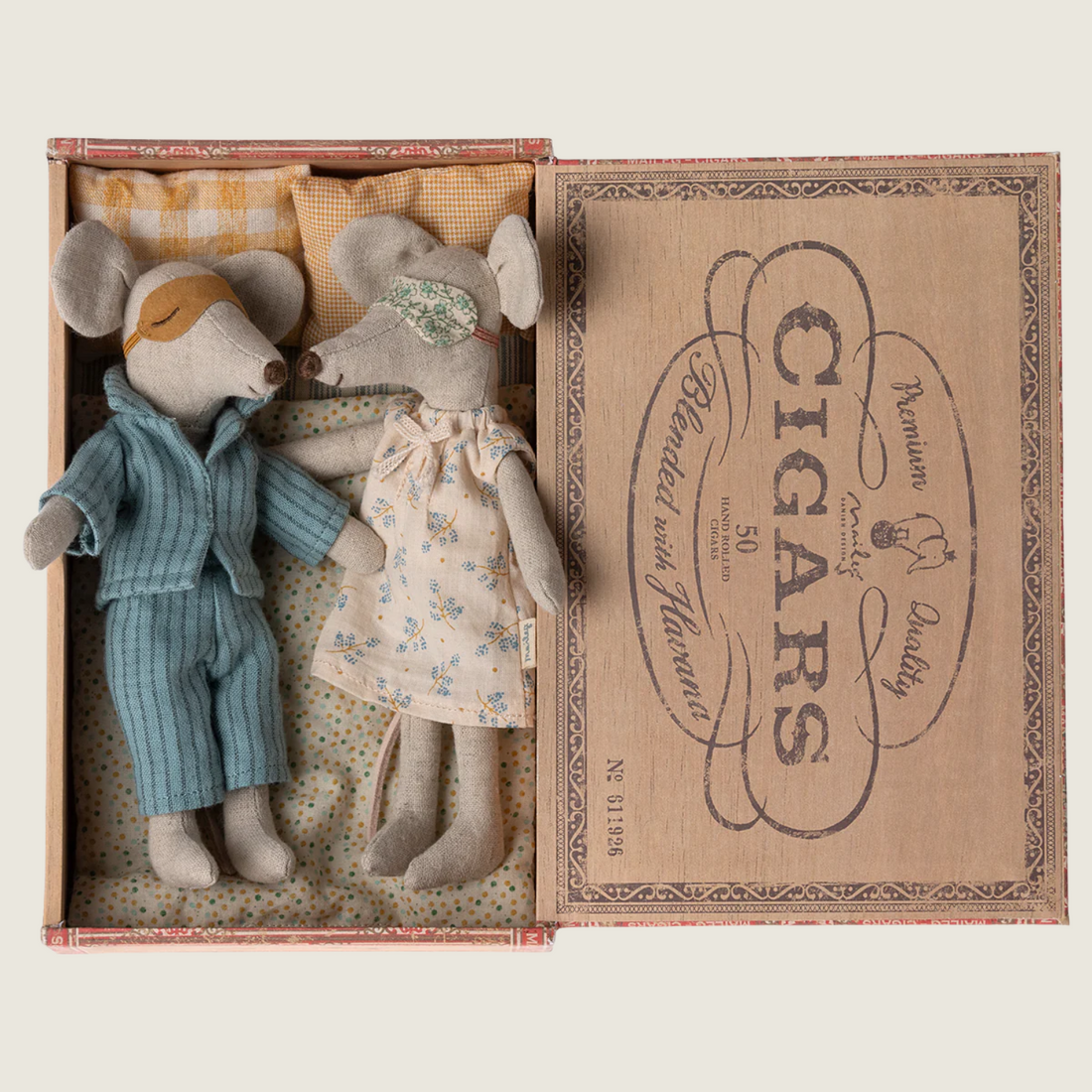 Mum &amp; Dad Mice in Cigar Box