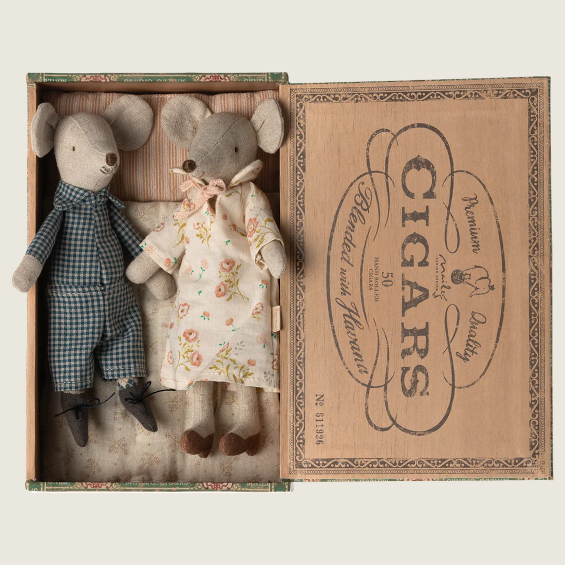 Grandma &amp; Grandpa Mice in Cigarbox